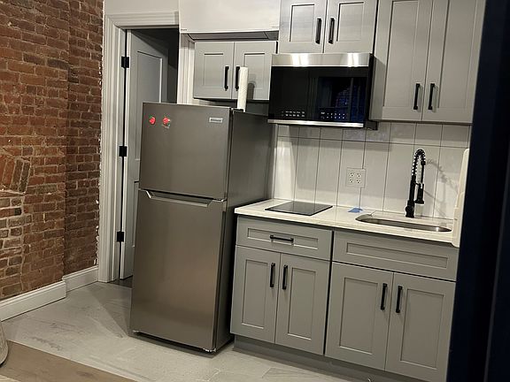 4th image of 265 Alexander Ave #1F