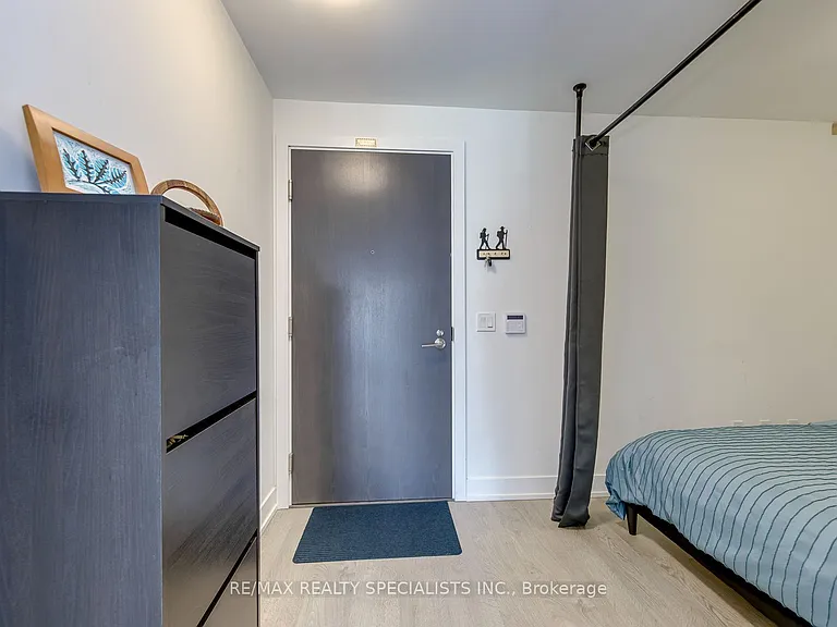 9 Mabelle Ave #2621 — Photo 8
