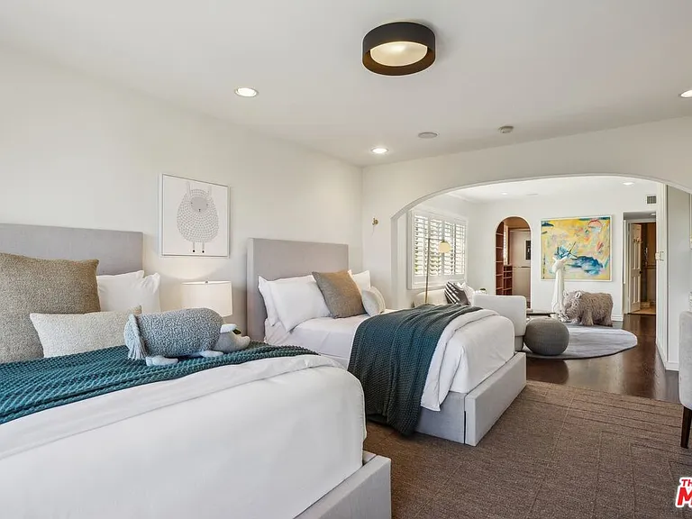 2411 Mount Olympus Dr — Photo 45