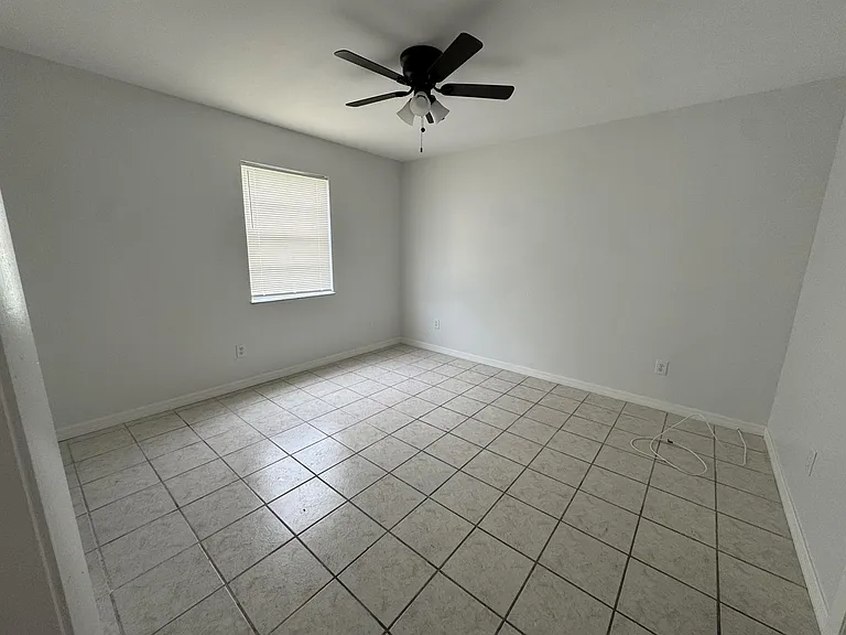 5010 Killarney Ave — Photo 9