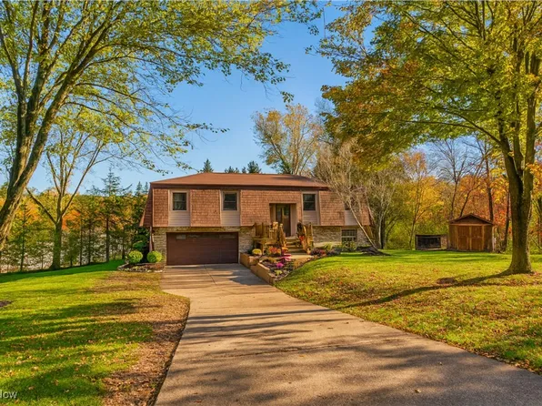 1513 Meadow Sq NE, Bolivar, OH 44612