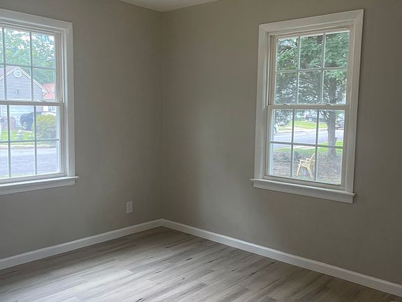 4th image of 224 East St