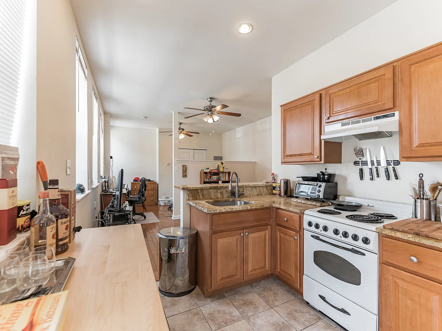 Studio, 700 sqft, $1,250 — Photo 2