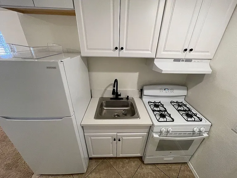982 Woodland Dr #A — Photo 2