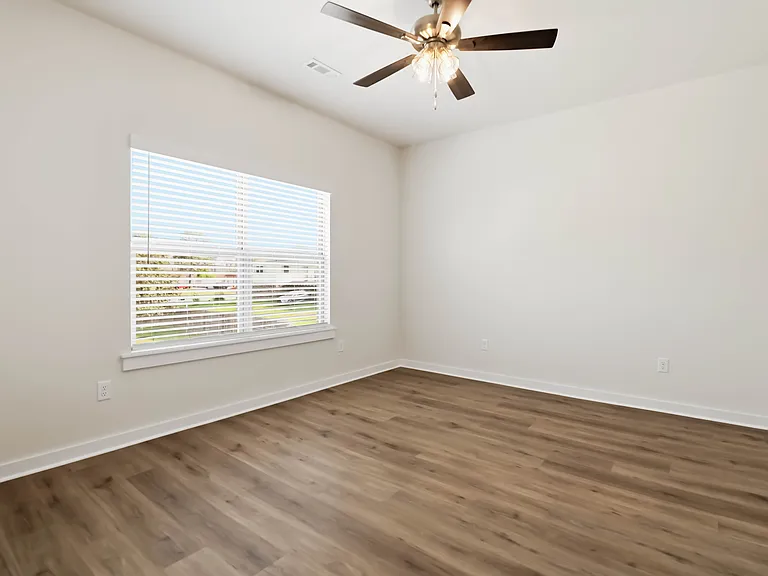 3406 SE K St #1 — Photo 6
