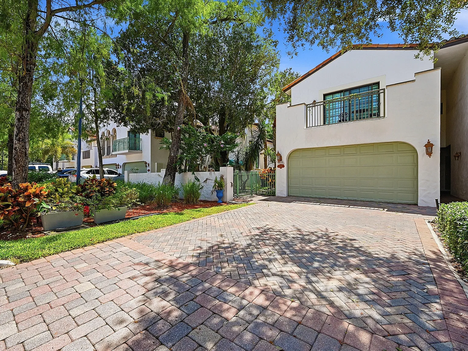 3 bed, 2.5 bath, 2658 sqft, $4,650 — Photo 2