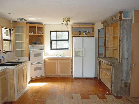 3rd image of 440 White Oak Cir