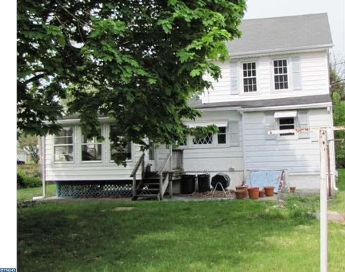 2nd image of 463 Freemont St