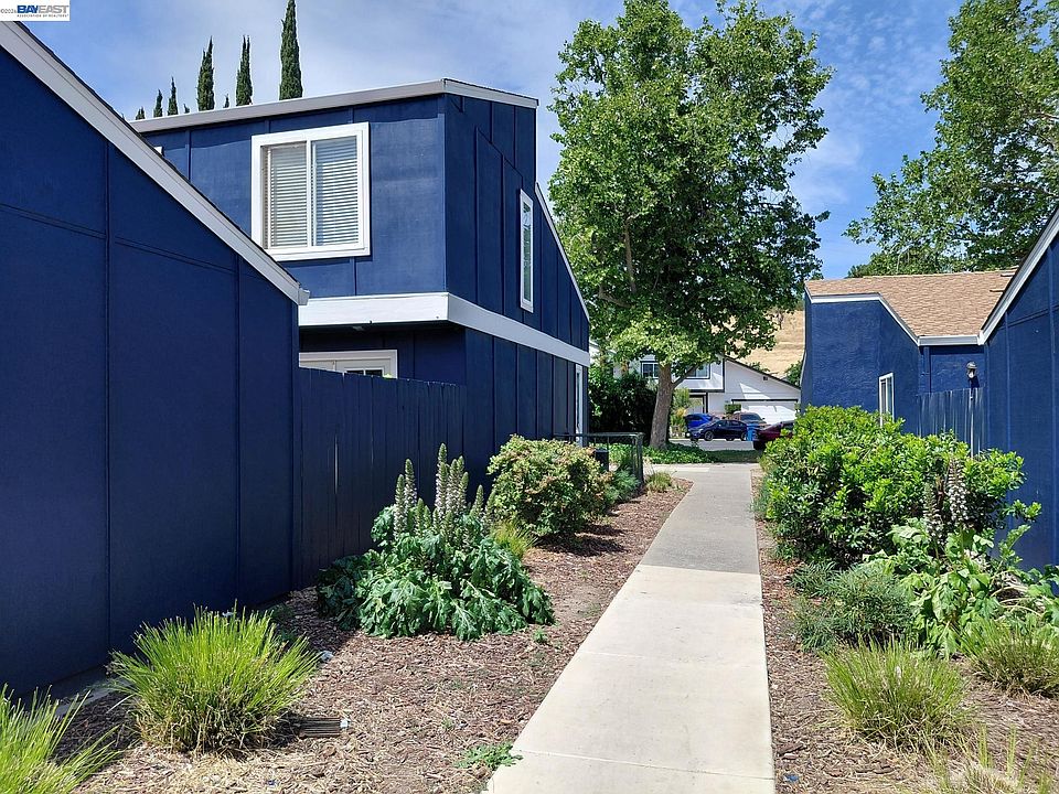 1st image of 9 El Capitan Ln