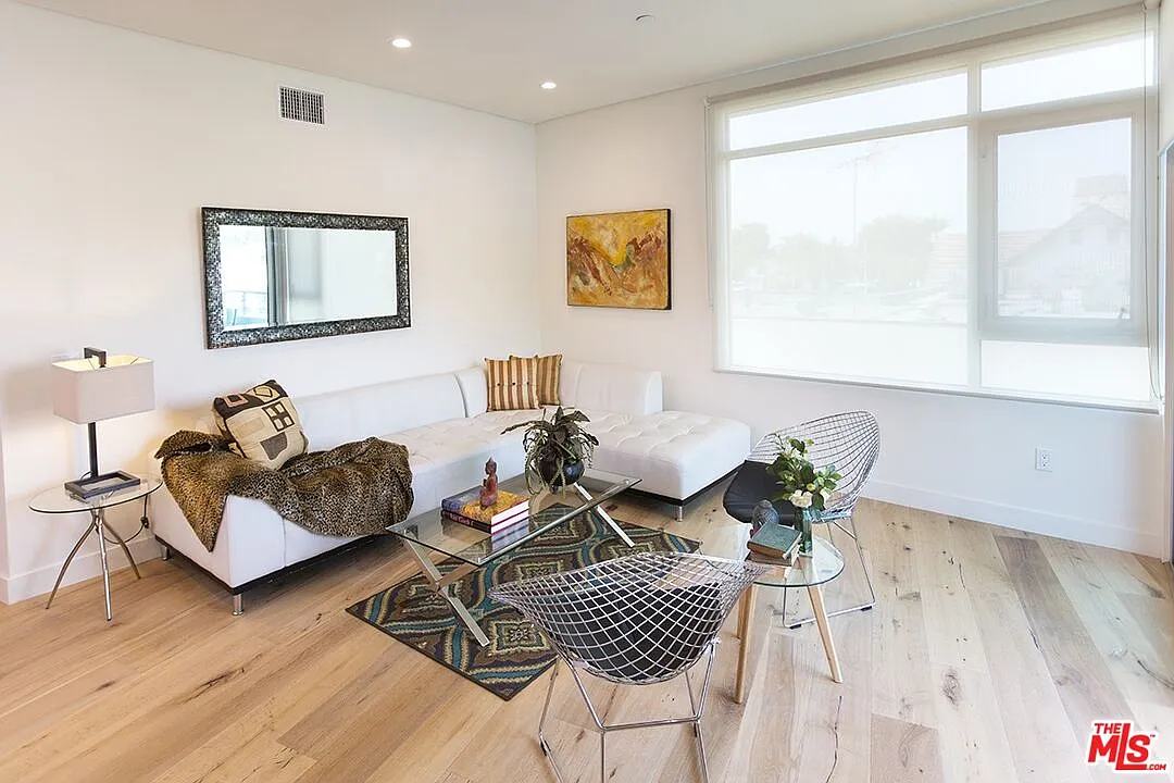 2 bed, 2.0 bath, 1135 sqft, $4,095 — Photo 4