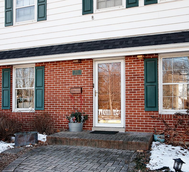 2nd image of 501 Elm St