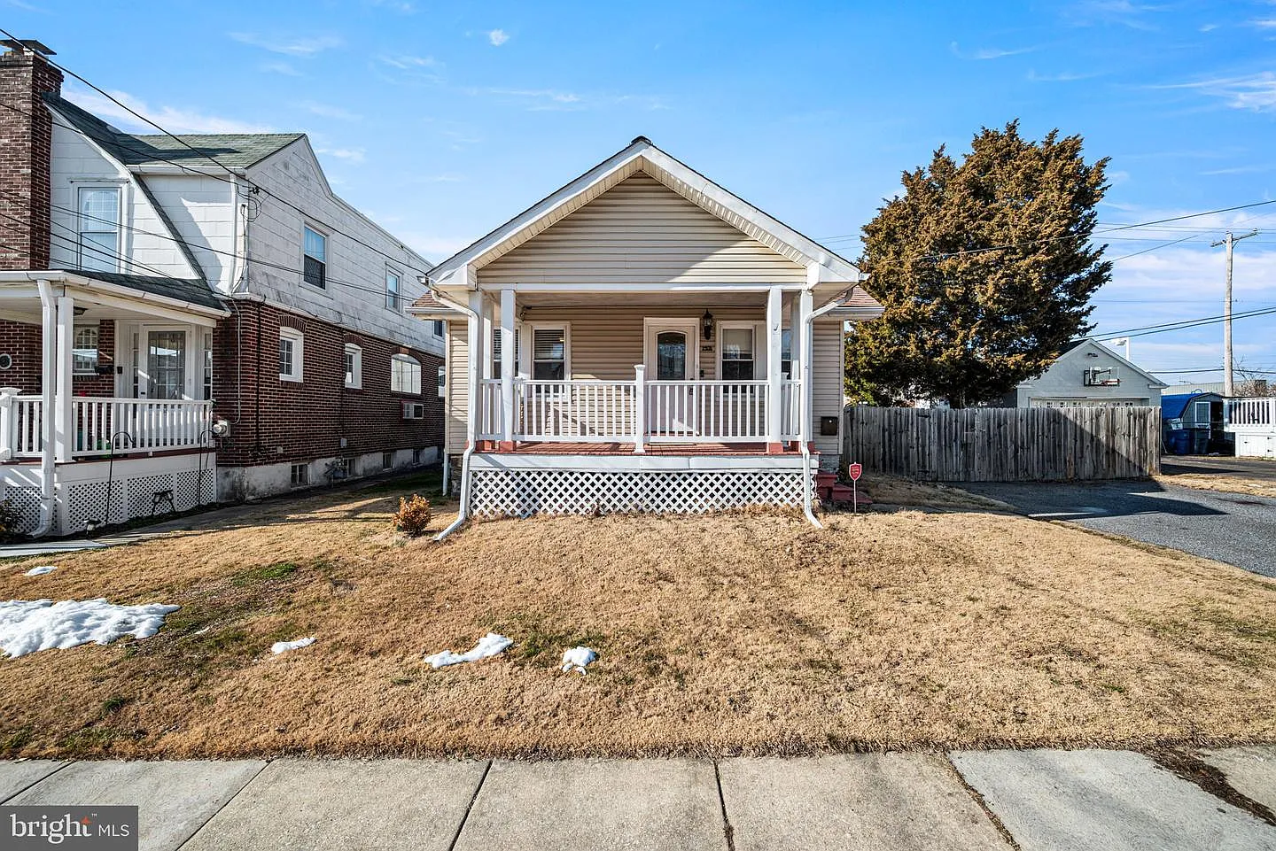1401 Grant Ave photo 1