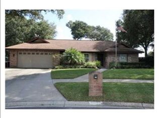 2220 Misty Ridge Ln, Valrico, FL 33594