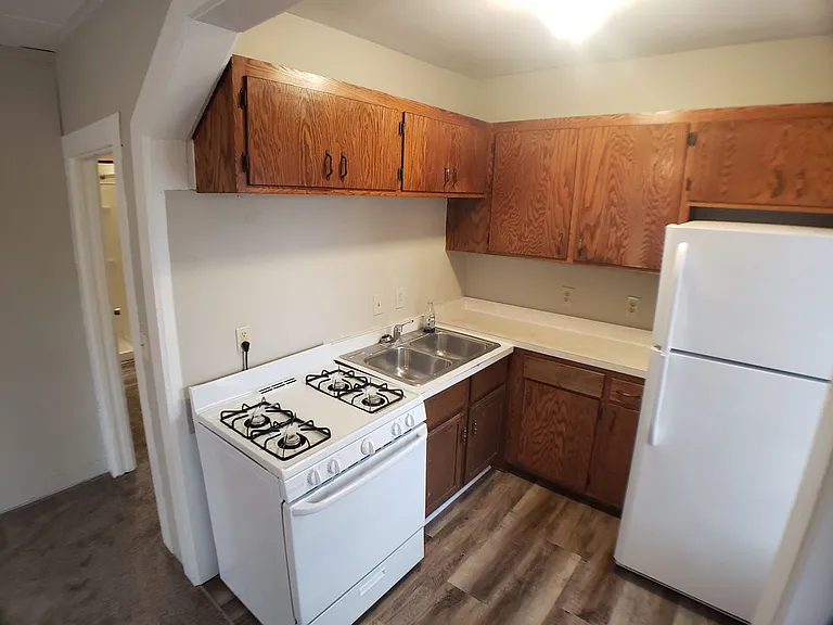 603 1st St SW #4 — Photo 2