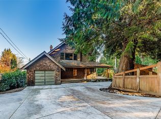 9130 Ferncliff Ave NE, Bainbridge Island, WA 98110
