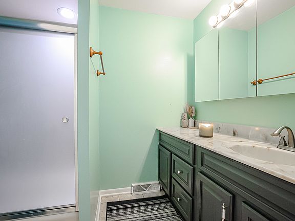 5th image of 9275 Hamlin Ave