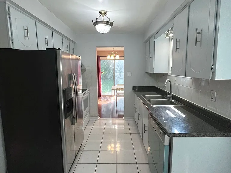4109 Stonemason Cres — Photo 4