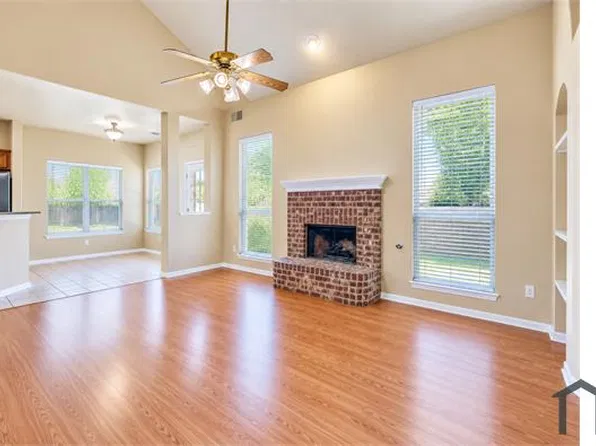 8817 Bayshore Ln, Rowlett, TX 75088