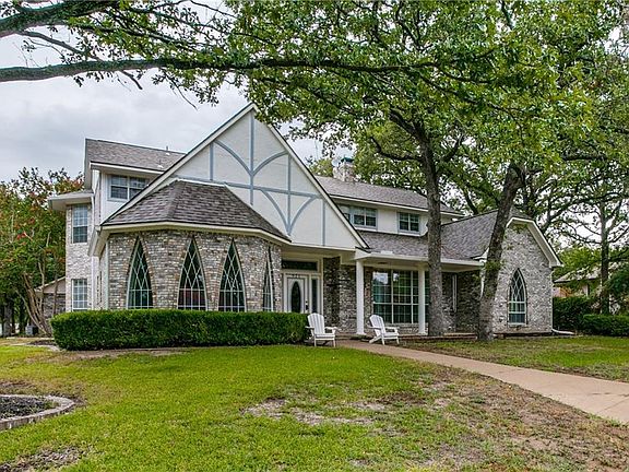 2nd image of 921 Beverly Ct
