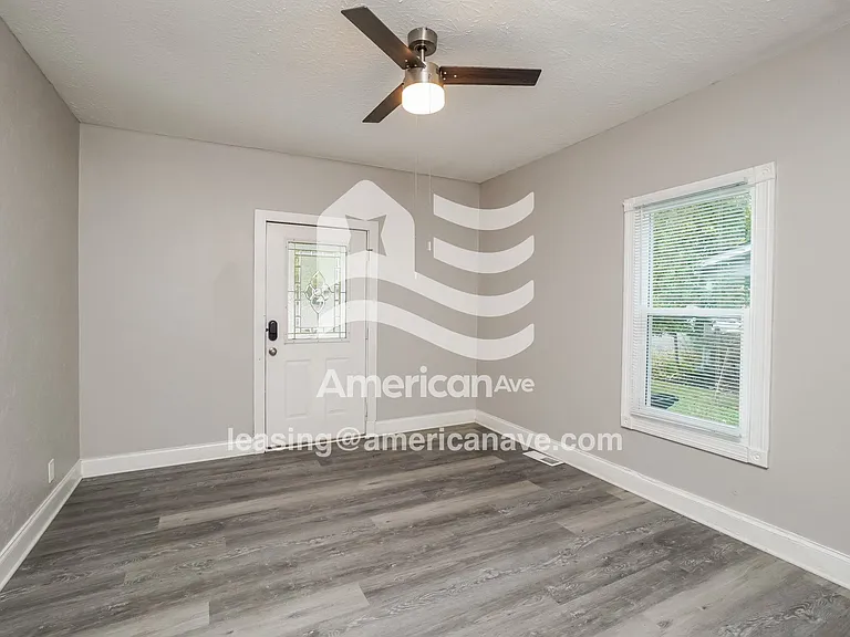 1033618_004_wm_-_living_room_13273794.jpg
