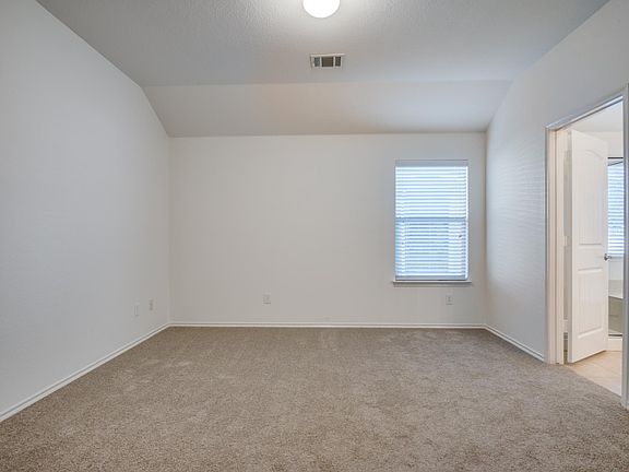4th image of 2213 Julian Dr