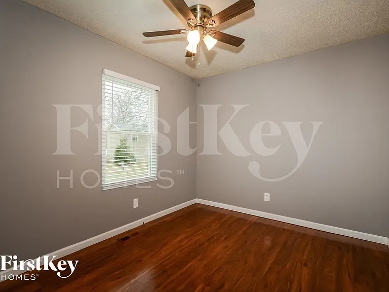 700 Fernwood Ter — Photo 11
