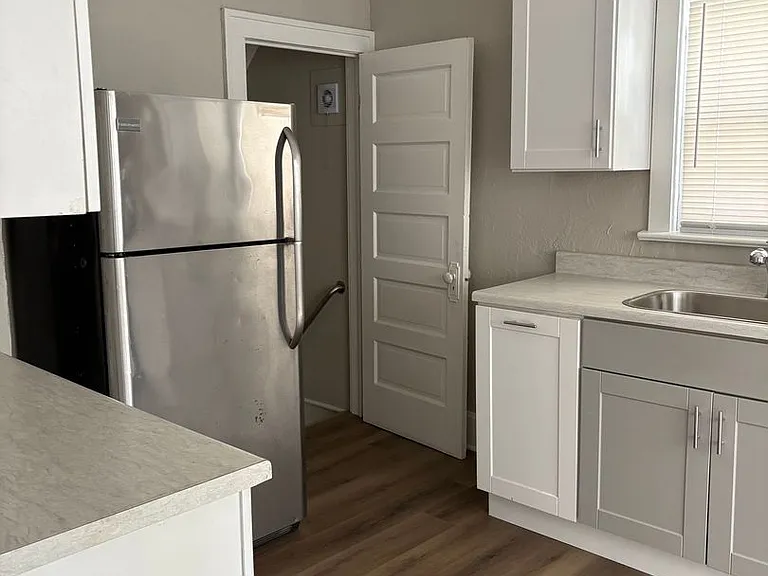 128 N Seffner Ave — Photo 8