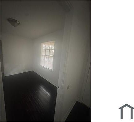 3rd image of 324 Banberry Dr SE