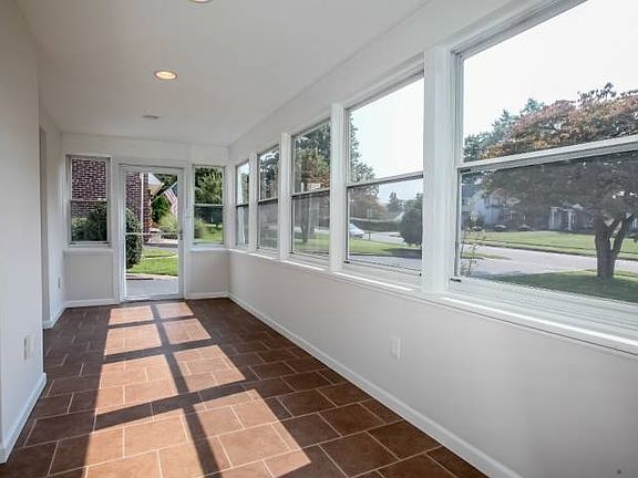 3rd image of 308 Walnut Hill Ln