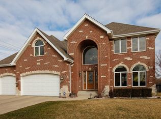 214 Carey Dr, Roselle, IL 60172