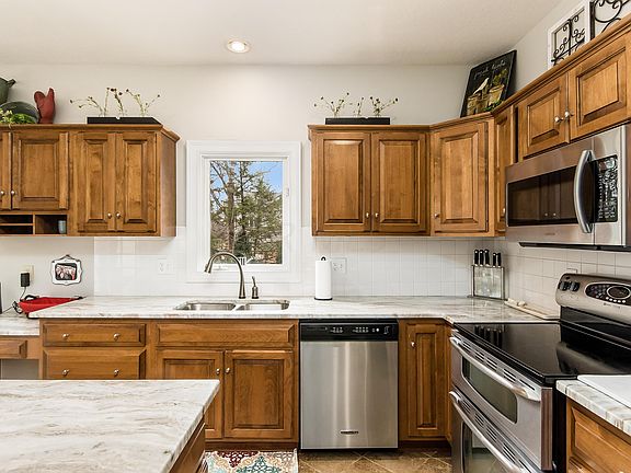 3rd image of 3430 Foxcroft Dr