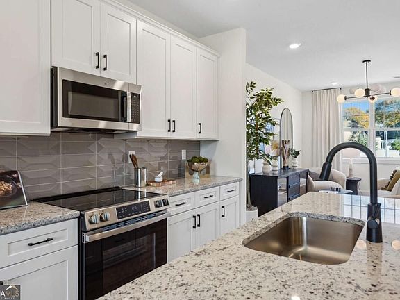 3rd image of 502 Mission Way