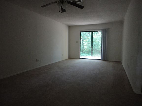 3rd image of 2346-4 Horne Ave