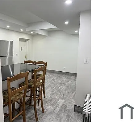 4 bed, 900 sqft, $3,879 — Photo 3