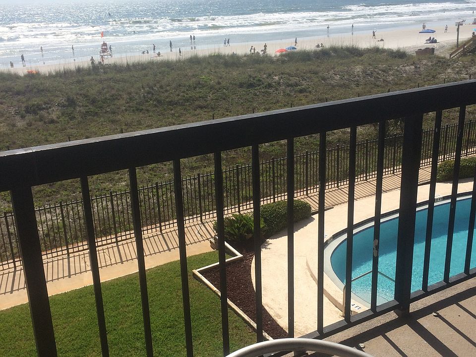 3rd floor balcony view