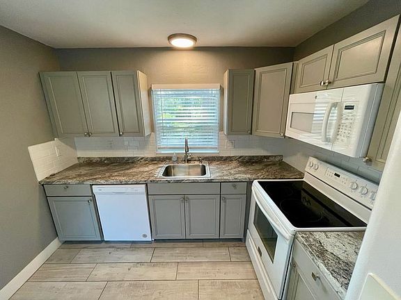 3rd image of 1277 Seminole St