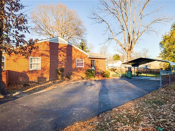 3rd image of 4809 Stornoway Dr