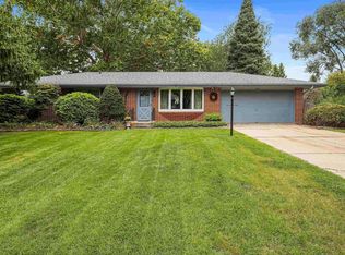 2740 Springdale Dr, Rockford, IL 61114