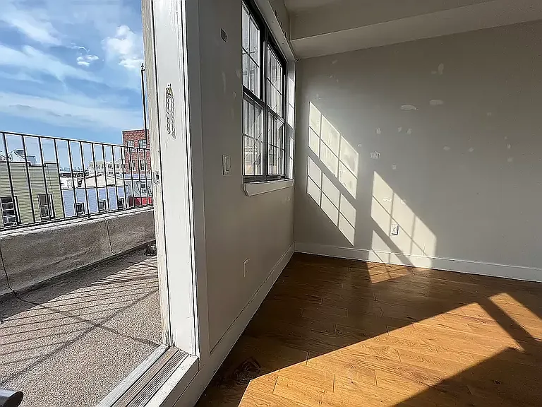 171 Suydam St #4R — Photo 9