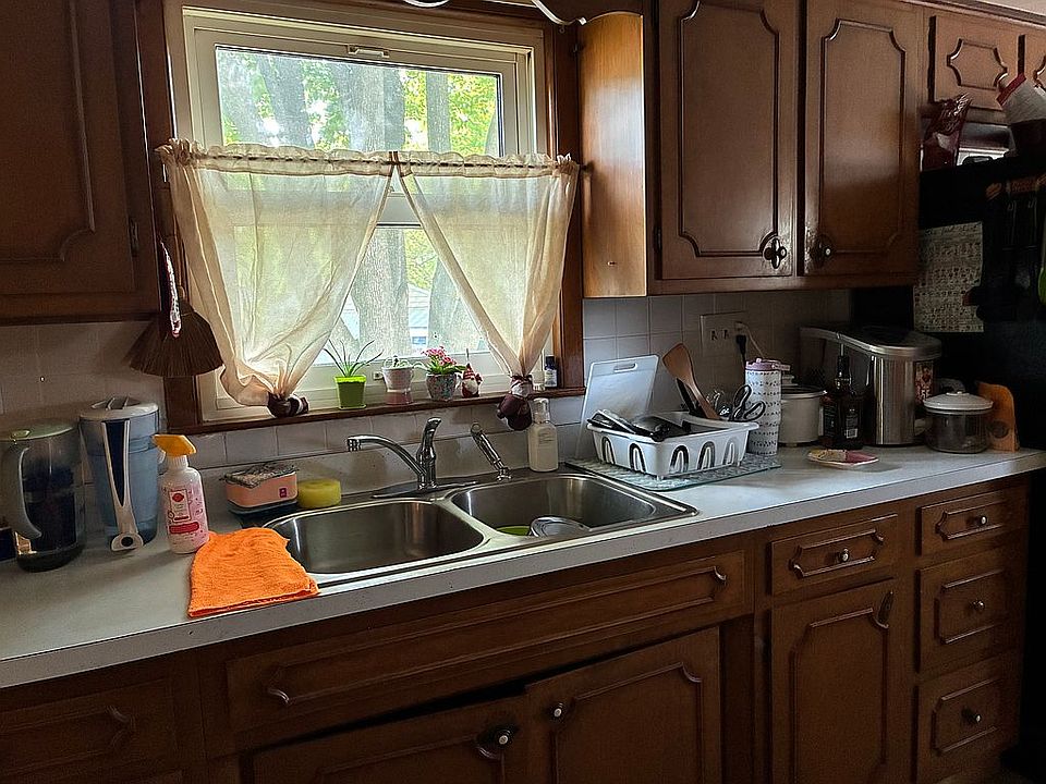 2nd image of 502 Barnum Rd
