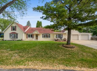 125 Maple Ct, Geneva, IL 60134