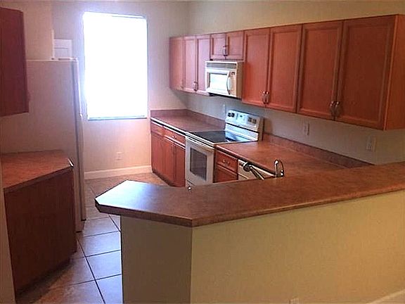 2nd image of 412 Bayfront Dr
