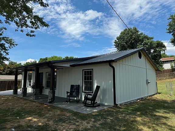 4th image of 387 Hayter Dr