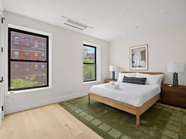 389 Manhattan Avenue image 28 of 38