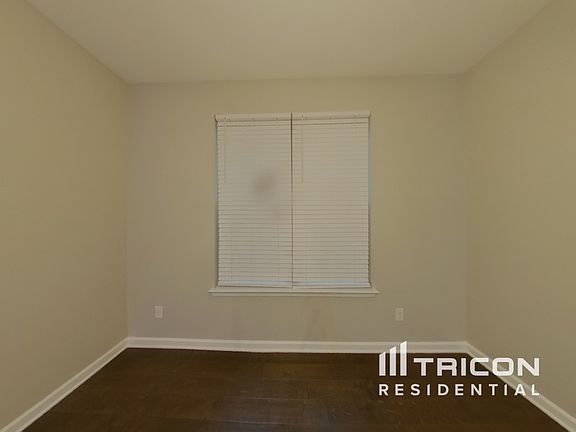 4th image of 401 Lossie Ln