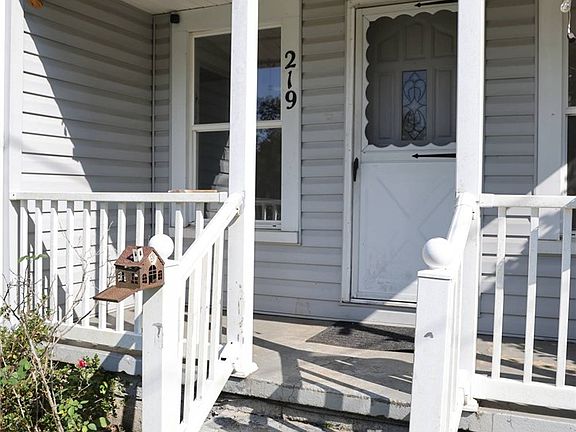 2nd image of 219 Dickson St