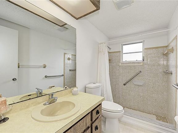 4th image of 217 High Point Dr Unit B