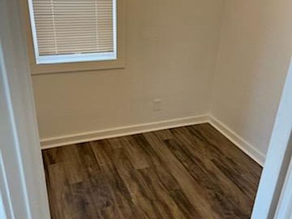 4th image of 412 S Lowell Blvd