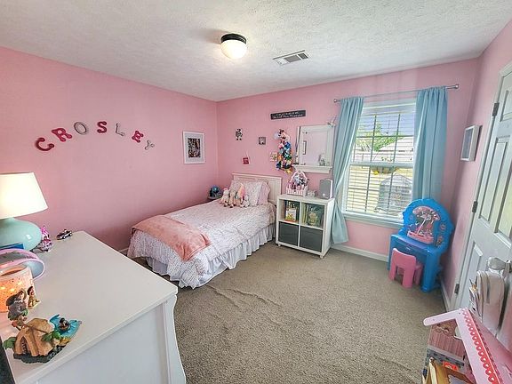 4th image of 115 Eastbriar Dr