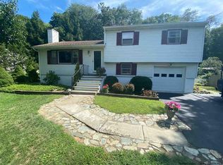 104 Sleight Plass Rd, Poughkeepsie, NY 12603